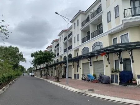 Bán căn shophouse thô 4 tầng 5 x 1260m2mt 12m kdc senturia nam sài gòn 7tỷ5 tl shhc bình hưng