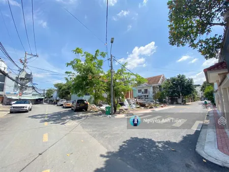 Đất thổ cư 2 mặt tiền ngay công viên bên đường 26 phạm văn đồng. dt 8x18m đường nhựa lớn.