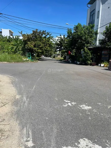 Siêu rẻ, một lô duy nhất giá tốt nhất thị trường. mặt tiền đường 5,5m bàu mạc 6, vị trí đẹp.