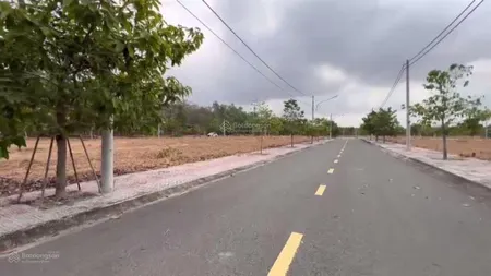 Siêu phẩm 2025. 80m2 thổ cư ngay vòng xoay nhà thi đấu bàu bàng, sổ sẵn giá chỉ 2 tỷ 390