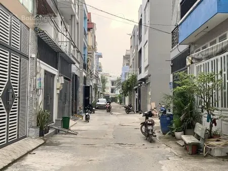 Nền đất mặt tiền hẻm 488 đường lã xuân oai cạnh đại học tài chính