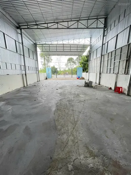 Bán 1300m2 đất mặt tiền quốc lộ 61c ( có nhà kho 600m2)