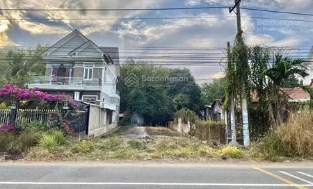 Chủ ngợp bán lô đất mt đường đt 741 giá 2tỷ150 250m2 shr ngay chợ chánh lưu. tiện kd cho thuê