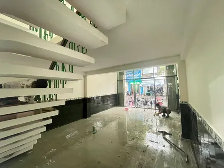 🏡 CHO THUÊ NHÀ NGUYÊN CĂN ĐƯỜNG BẠCH ĐẰNG, NHA TRANG 📍 Vị trí cực đẹp – gần biển, chợ, trường học, di chuyển thuận tiện  🔸 Nhà 3 tầng + gác lửng 🔸 Diện tích đất: 51,9m² | Diện tích sử dụng: ~178,8m² 🔸 Thiết kế thoáng – sạch sẽ, phù hợp vừa ở vừa kinh doan