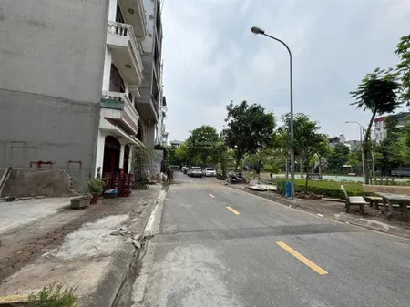 Đất phân lô phúc lợi vỉa hè kinh doanh view vườn hoa. dt 90m2 mt 6.16m. giá 21.3 tỷ có tl