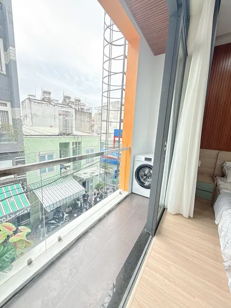Bán căn hộ dịch vụ 13 phòng khép kín. đầy đủ nội thất, dòng tiền 1,1 tỷ một năm, được trang bị phòng cháy chửa chảy đầy đủ. Khu an ninh. Người thuê ở có chọn lọc, nên an ninh cực tốt