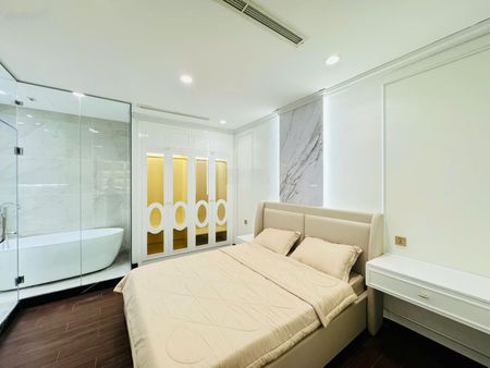 Bán căn hộ 2PN + 2WC tại Vinhomes Golden River Ba Son, 11 tỷ, 90m2, view đẹp