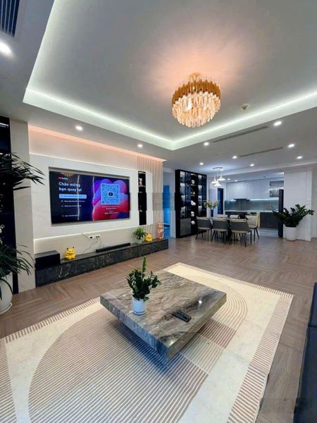 Cần bán căn 79m, 2pn tại Hoàng Thành Pearl, tầng trung ban công Tây nam view Vin Gardenia