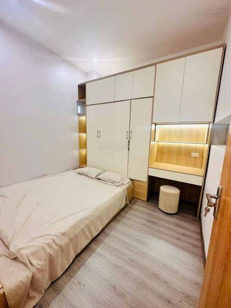 Nhà đẹp! giá nào cũng bán! tập thể Láng Trung, Nguyên Hồng, sổ to 40 m2, sử dụng 68m2, giá 3.x tỷ