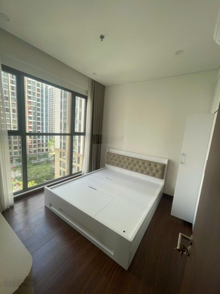 Căn hoa hậu tòa m3 - 3n2wc full nội thất, tầng trung, view vinuni, có sổ, không vay giá chỉ 5tỷ8