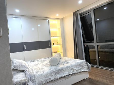 (Giá thật) bán căn 3PN - 2WC 120m2 tòa Lancaster Núi Trúc. Full đồ, slot ô tô, view hồ. Giá 14,8 tỷ
