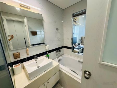 Chính chủ bán gấp căn hộ 2PN Mỹ Đình Pearl hướng mát, view hồ điều hoà chỉ từ 7 tỷ. Lh : 0877982300