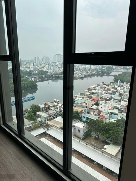 Bán căn 2PN view sông 75m2 giá 7.9 tỷ bao full. Tầng cao sát góc view sông rộng đẹp. Giá tốt toà C