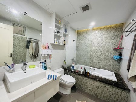 (Giá chuẩn) bán căn góc 135m 3PN - 2WC HH2 Bắc Hà. Full nội thất, tầng trung, slot ô tô. Giá 7,5 tỷ