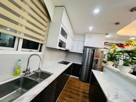 (Giá chuẩn) bán căn góc 3PN-2WC 115m2 tòa C37, full nội thất, tầng trung, có slot ô tô. Giá 7,6 tỷ