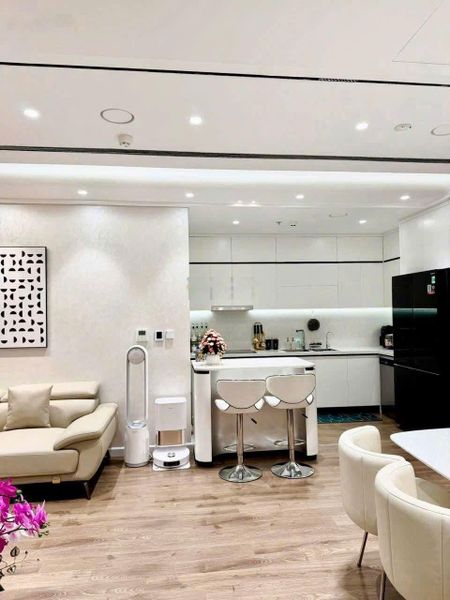 Bán căn 2pn, diện tích 79m, tầng trung, ban công Đông bắc tại Hoành Thành Pearl giá 8.0 tỷ