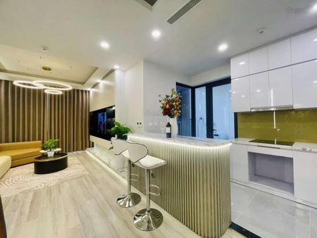 Bán gấp căn hộ chung cư D5 Trần Thái Tông 3PN 2WC DT: 126m2 giá 5 tỷ LH: E Hoà 0917495479