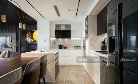Chính chủ bán căn hộ 155m2, 4 phòng ngủ, view hồ đẹp, chung cư Vinhomes Skylake. Giá 16.5 tỷ