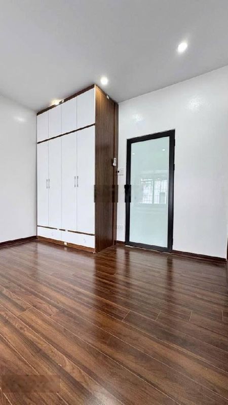 Bán tt ngọc khánh mặt phố nguyễn chí thanh view hồ thoáng 3 ngủ 2 wc hàng hiếm oto đỗ cổng full đồ