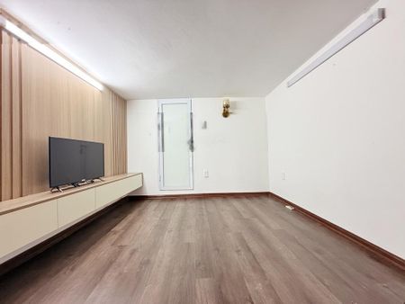 Hiếm TT tầng 2, Lô góc phố Lê Gia Định 40m2, ô tô đỗ chân nhà giá 2.85 tỷ