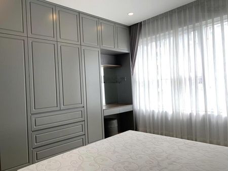 Cần bán CC 312 Lạc Long Quân DT 67m2 2PN 2WC full NT sổ hồng giá 2,6 tỷ LH 0909368938 Hân