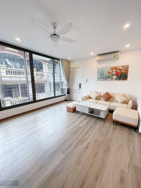 Bán gấp nhà Nguyên Hồng căn góc 3 thoáng sổ 40m2 sử dụng 85m2, TT tiện ích ngập tràn, dân trí cao