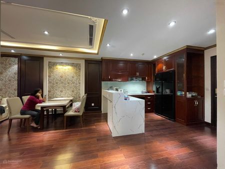 Gia đình tôi có căn hộ tại HC Golden - 102m2, tầng cao không ở cần bán giá siêu hấp dẫn