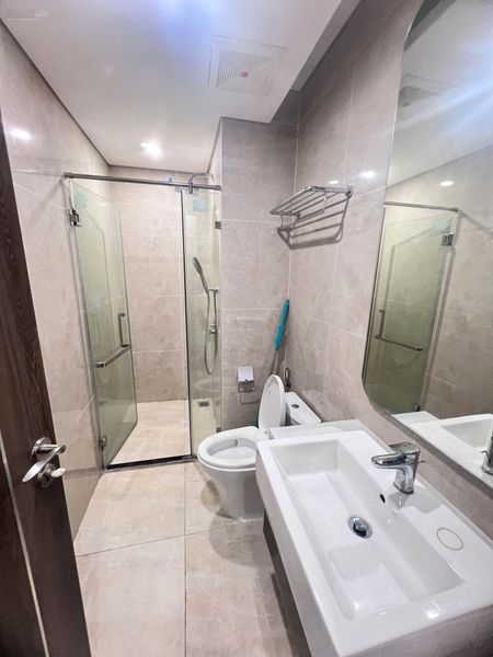 Bán căn 2 ngủ 2vs tầng trung sẵn đồ Hoàng Huy Commerce. Giá bán chỉ: 2,3 tỷ