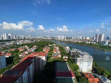 Bán chung cư VP5 Linh Đàm căn 2 phòng ngủ 2WC ban công view hồ nội thất mới tinh, giá 4,6 tỷ