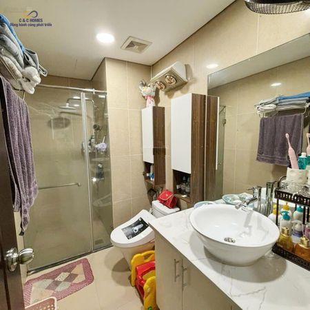 Bán gấp căn 2 ngủ 2 vệ sinh cam kết có slot ô tô cố định như ảnh ở Times City. Liên hệ 0943358999