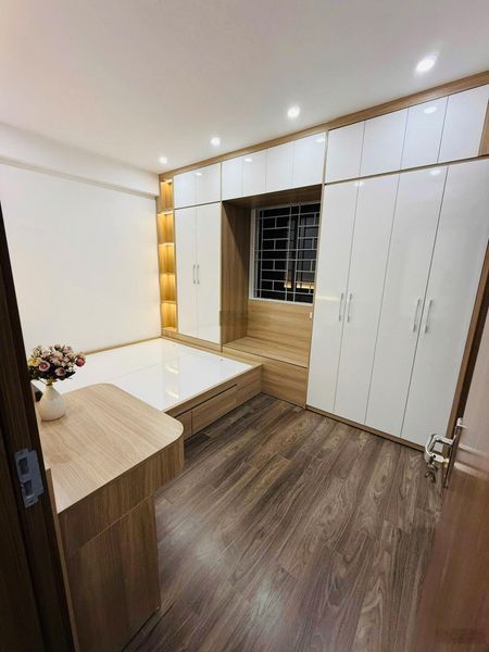 Sổ đỏ chính chủ bán căn hộ CT4A - X2, diện tích 68,5m2, giá hấp dẫn. Căn hộ 3PN 2WC, ngay cafe Hội