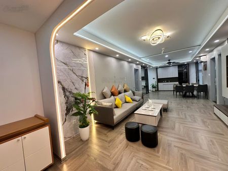 Cần bán căn hoa hậu 3 ngủ CC Sky City- 88 Láng Hạ, full đồ,DT 140m, giá 15 tỷ, sổ đỏ, bc Đông Nam.