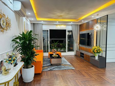 C14 Bộ Công An. Bán căn góc đẹp 3 ngủ 132m2, tầng trung, giá 8.15 tỷ đầy đủ nội thất. 0986787283
