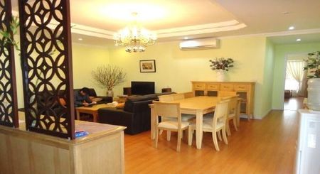 Em cần bán cho chú tòa 17T10 căn tầng Trung 78m2 3 phòng ngủ 2WC, 1 khách 1 bếp giá bán 6,5 tỷ