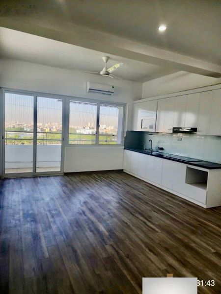Bán chung cư khu đô thị Việt Hưng 3 ngủ 2 vệ sinh, nhà đẹp ở luôn