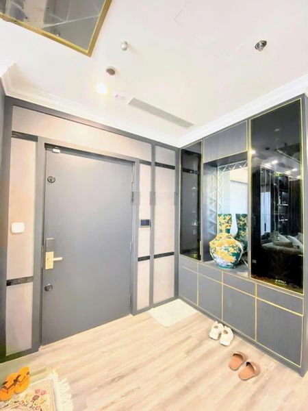 Chính chủ gửi bán căn hộ 2PN + 1 căn góc tòa R1.01 tầng 18 74m2, nội thất xịn xò, view siêu thoáng