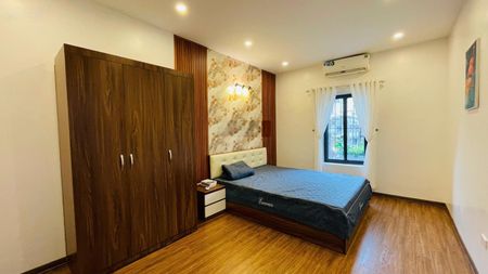 Bán tập thể hoàng quốc việt - 3 ngủ riêng biệt - full nội thất - oto đỗ