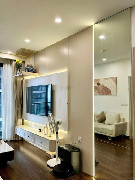 Chính chủ Bán CH 66m2 ( 2N2W) tại Vinhomes West Point, Phạm Hùng, giá-7 tỷ, sẵn sổ, đầy đủ nội thất