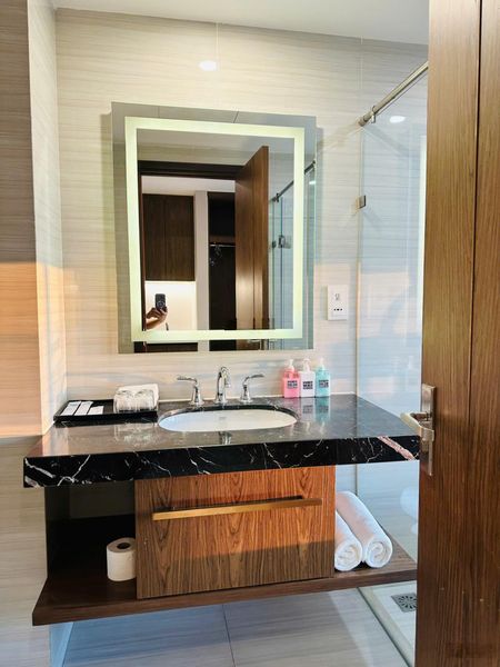 Bán căn góc studio Panorama Nha Trang view phố DT 33m2 full nội thất, tầng cao, giá 2 tỷ