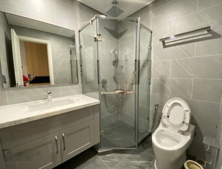 Chủ cần bán căn hoa hậu 2 ngủ 2wc Vinhomes Metropolis tầng trung view hồ siêu đẹp