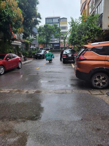 Bán căn hộ chung cư Công ty Xăng dầu Nguyễn Văn Cừ, Ngọc Thụy, 89,3m2, nội thất xịn, vào ở ngay