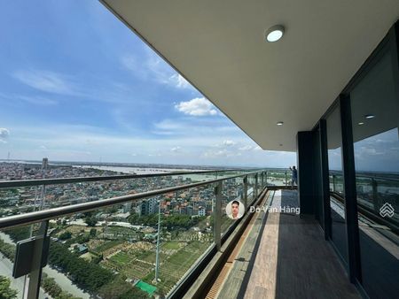 Bán căn 4 ngủ + 1 đa năng Sunshine Golden River tầng trung - giá 23 tỷ bao phí nội thất cơ bản