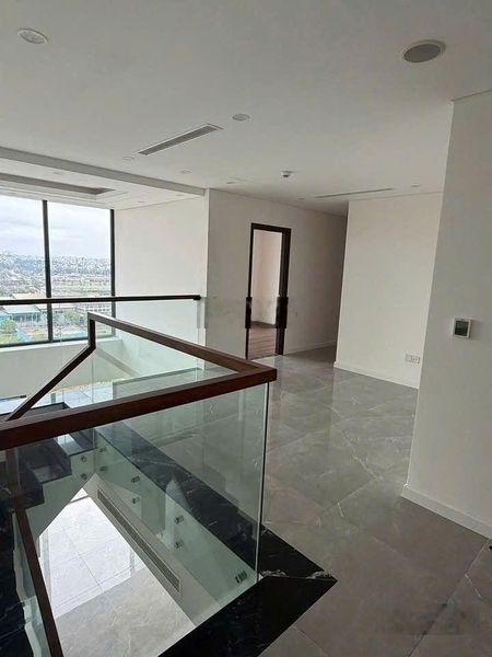 Bán căn hộ duplex 155m2 thông 2 tầng chung cư Sunshine Green Iconic Long Biên mới tinh