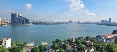 Penthouse đẹp mặt Hồ Tây, ngắm pháo hoa đẹp nhất Hà Nội. 236m2, hiện trạng thô, sổ đỏ lâu dài