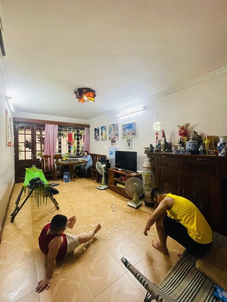 Chính chủ cần bán nhanh tập thể dốc Thọ Lão, Hai Bà Trưng, 2 ngủ nhà đẹp thoáng, hiếm nhà bán