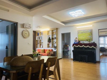 Bán chung cư C17 Bộ Công An Ngọc Thuỵ Long Biên 116m2 3 phòng ngủ 7.2 tỷ căn góc full nội thất