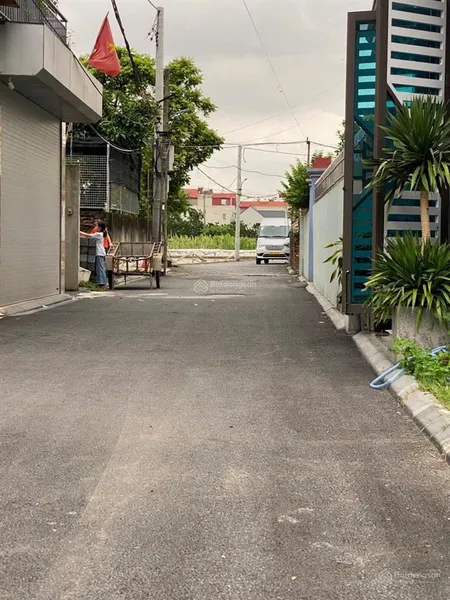 E mình cần bán 57m mt hậu 4m thông thương đường oto vào nhà vị trí đẹp vình ngọc đahn