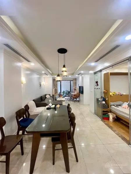 Bán căn hộ cao cấp tân hoàng minh, 34 hoàng cầu, tầng trung, view hồ, nội thất đẹp.