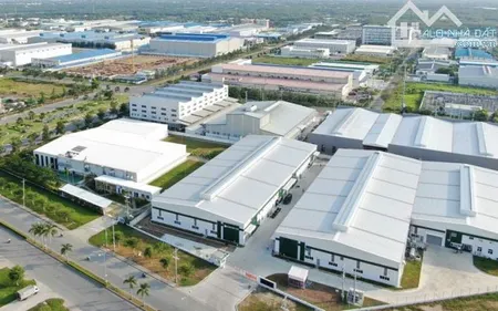Bán vài kho xưởng mặt tiền xã Đông Thạnh, diện tích 6.500m2