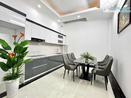 Tân khai 5 tầng gần oto 4.9 tỷ 26m2 nhà đẹp ,ko dính quy hoạch,giáp Hai Bà Trưng